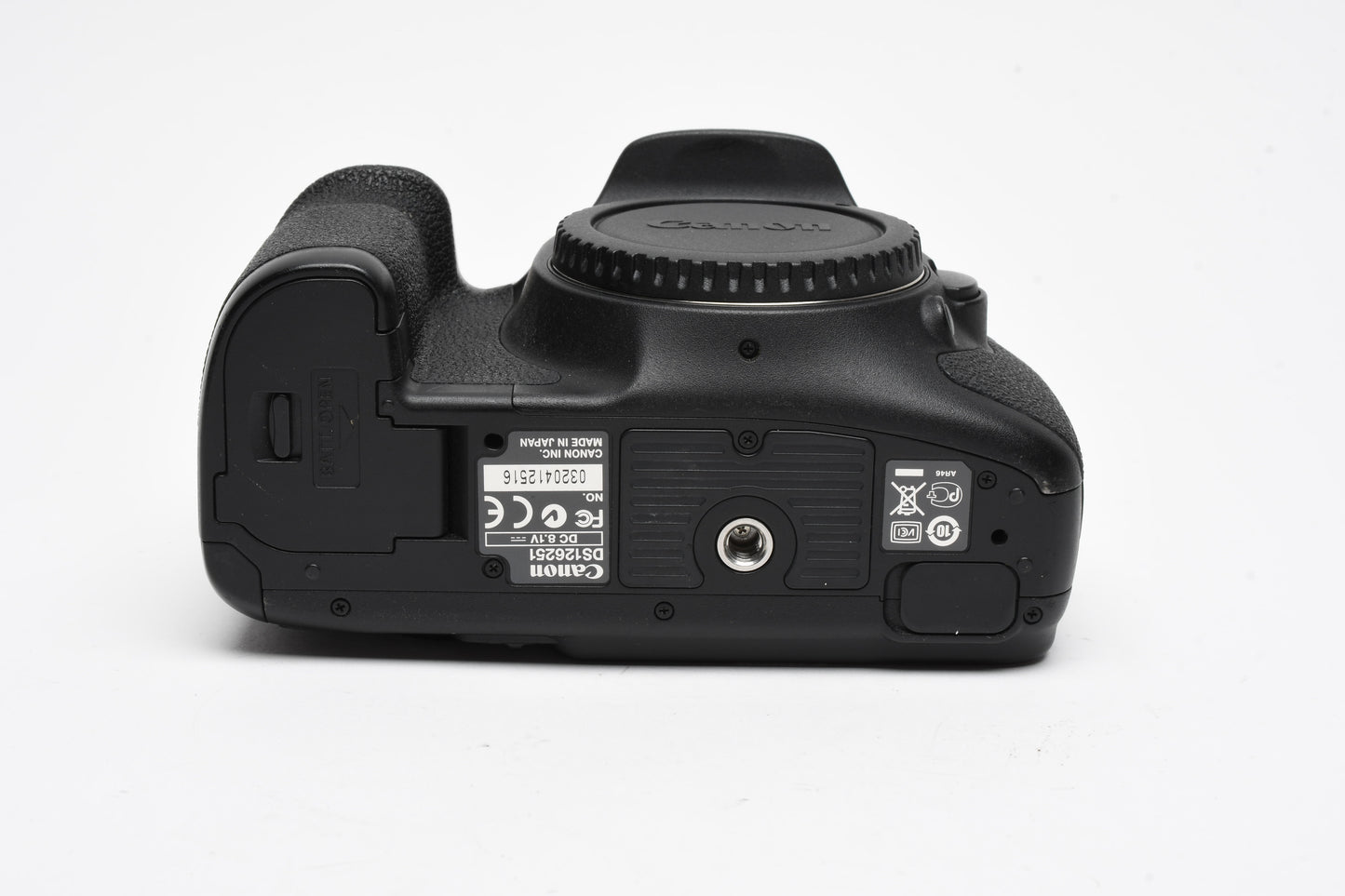 Canon EOS 7D 18MP DSLR body w/ 2 batts, charger, eyecup, 32GB CF, 14K acts!
