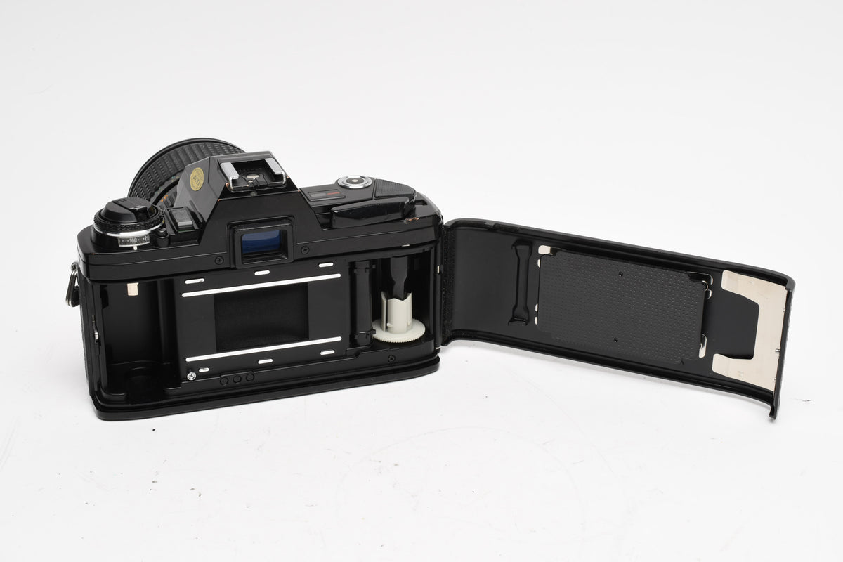 Minolta X-7A 35mm SLR w/28-70mm F3.5-4.5 Zoom lens, New Seals, Strap