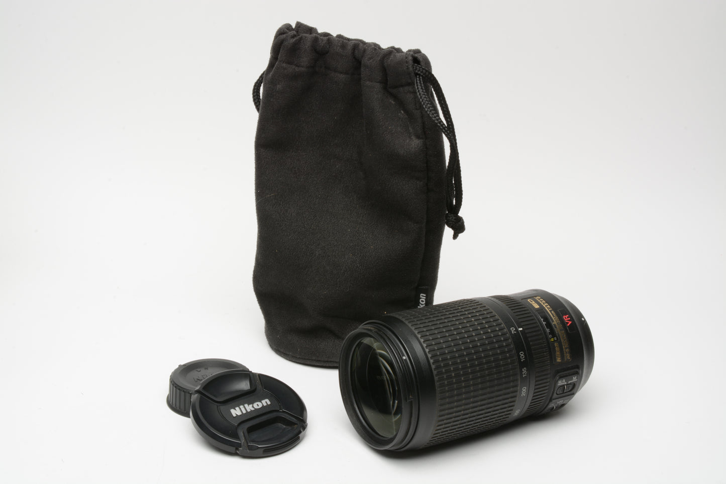 Nikon AF-S Nikkor 70-300mm f4.5-5.6G ED VR zoom lens, caps, pouch, Great!