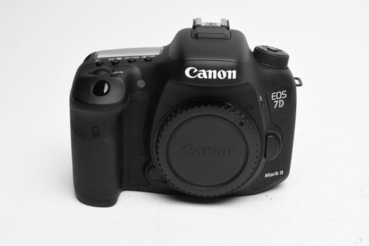 Canon EOS 7D Mark II DSLR Body w/batt, charger, Only 560 Acts!! Mint-
