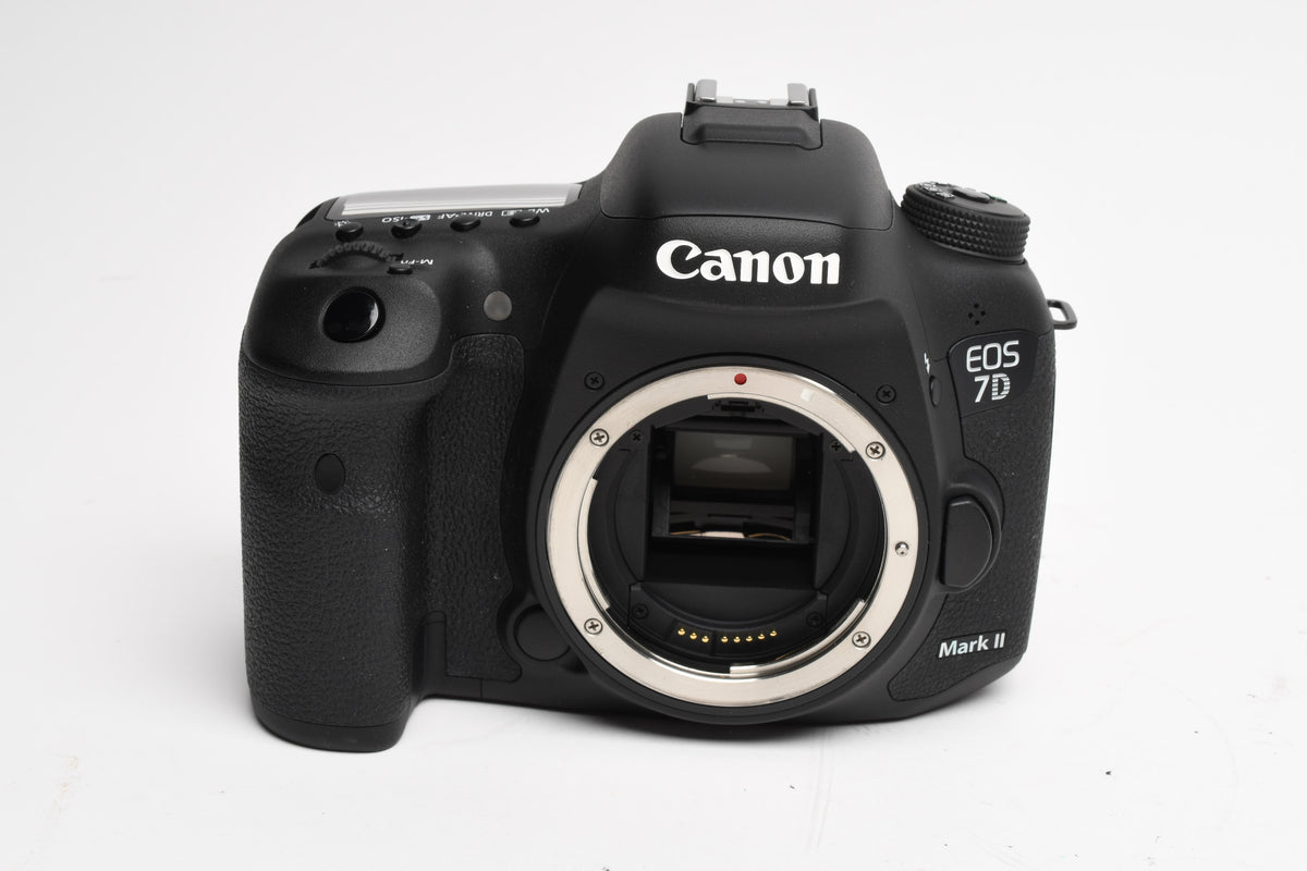 Canon EOS 7D Mark II DSLR Body w/batt, charger, Only 560 Acts!! Mint-