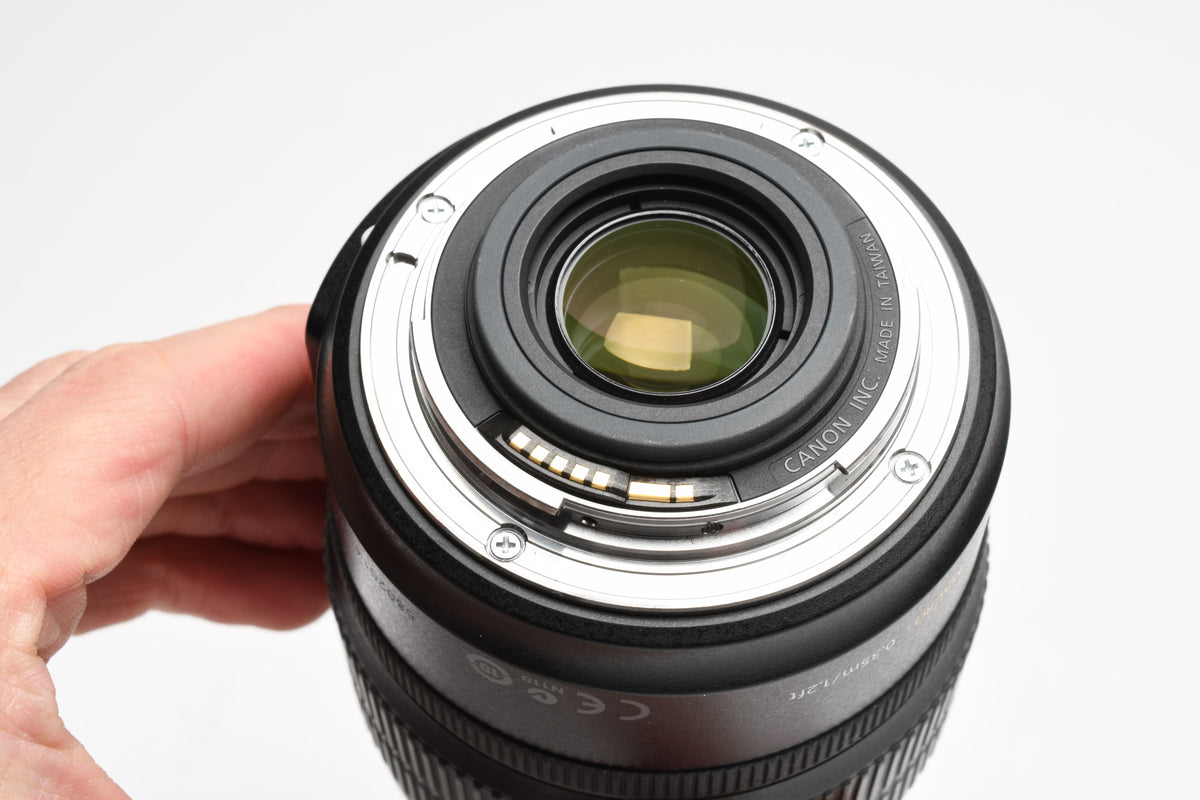 Canon EFS 15-85mm f3.5-5.6 IS USM zoom lens, w/Canon UV, Hood, Mint-