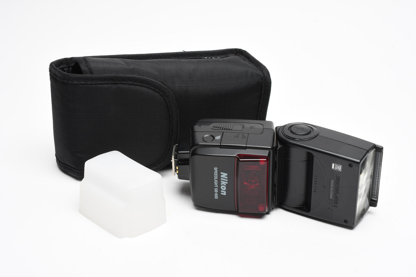 Nikon SB-600 shoe mount flash, case, diffuser, clean, fully tested