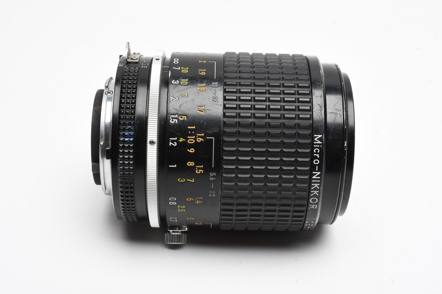 Nikon Micro-Nikkor 105mm F2.8 AIS mount, sharp, caps, *Read