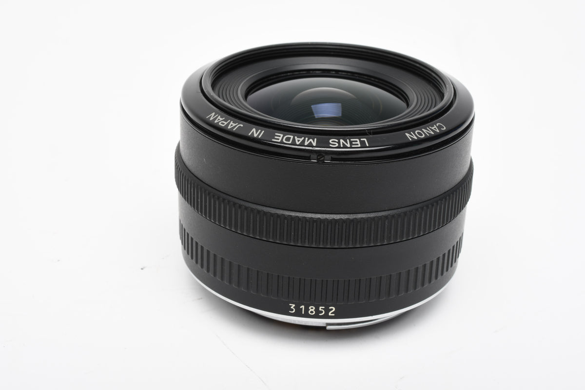 Canon EF 28mm f2.8 wide angle lens w/EW-65II lens hood, NIce and sharp