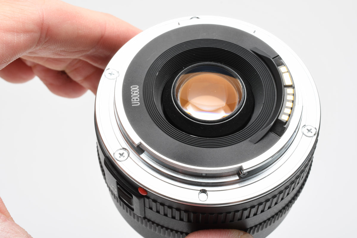 Canon EF 28mm f2.8 wide angle lens w/EW-65II lens hood, NIce and sharp