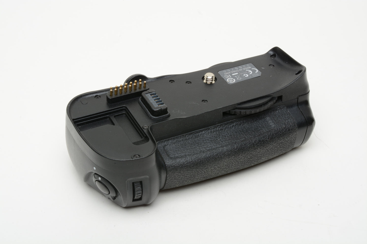 Nikon MB-D10 Vertical Battery Grip + 2X chambers+Batt. *Read