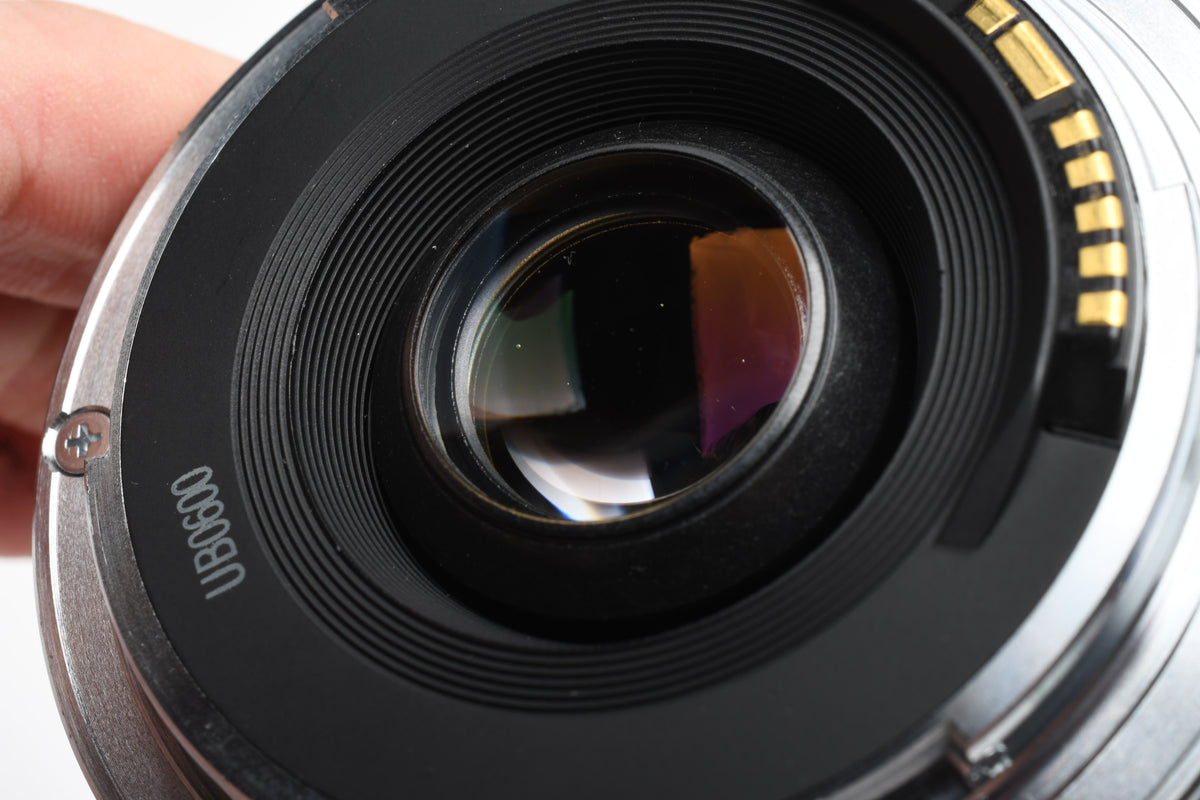 Canon EF 28mm f2.8 wide angle lens w/EW-65II lens hood, NIce and sharp