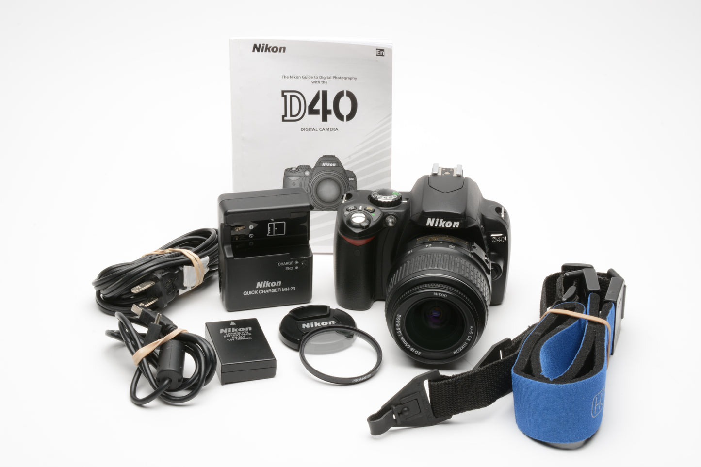 Nikon D40 DSLR body w/Nikkor 18-55mm f3.5-5.6G ED II , batt+charger, 17K Acts