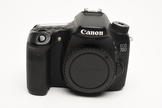 Canon EOS 70D DSLR Body w/batt, charger, strap, Only 15K Acts, Great!