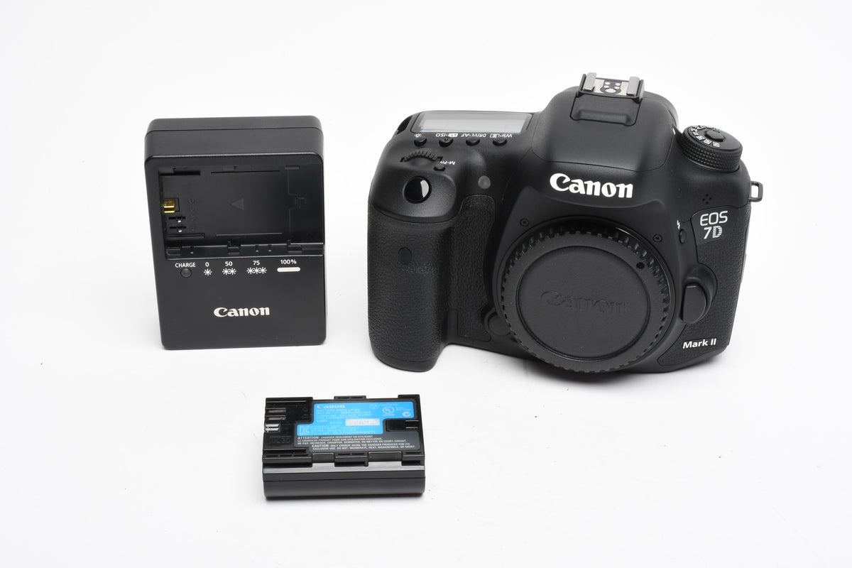 Canon EOS 7D Mark II DSLR Body w/batt, charger, Only 298 Acts!! Mint-