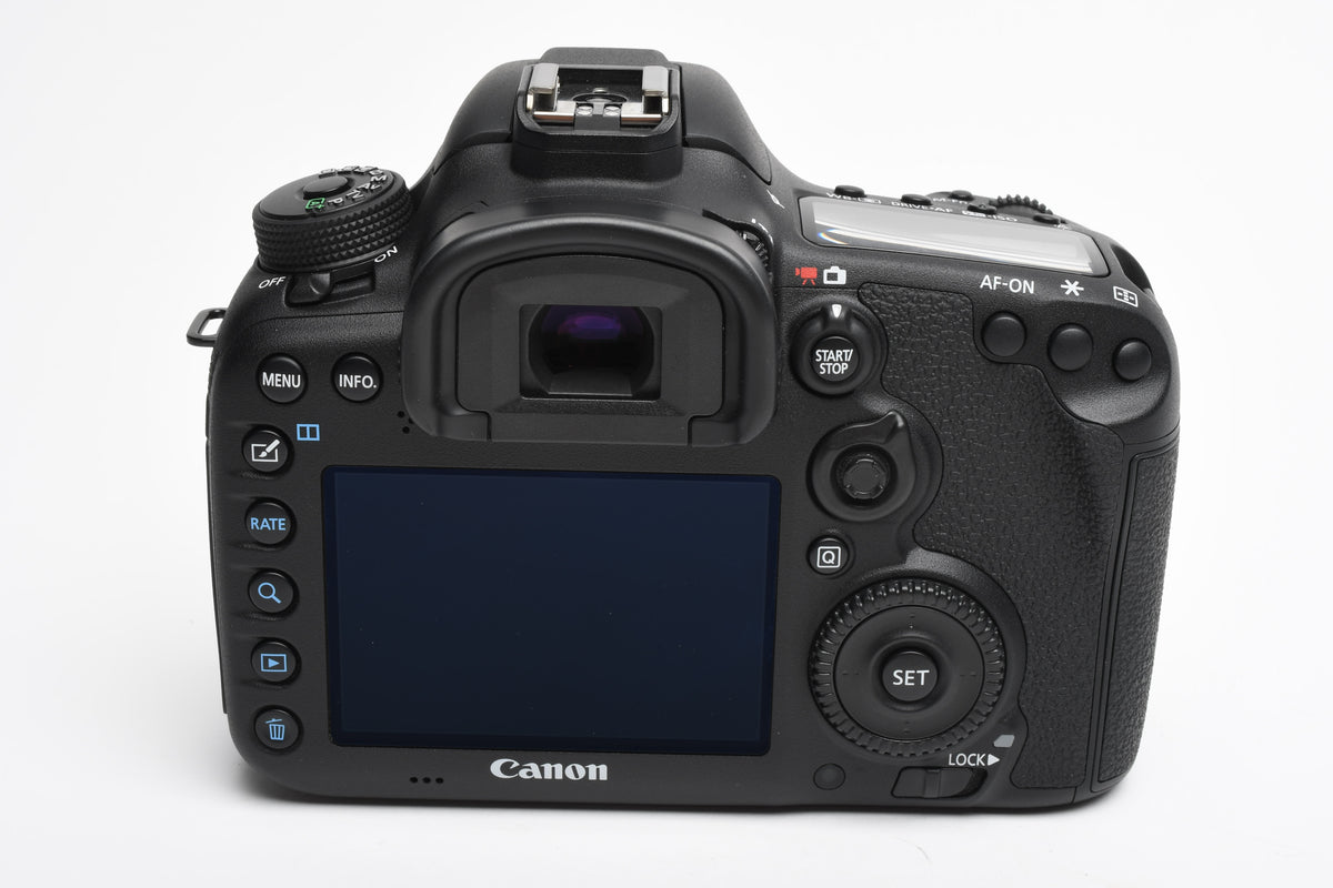 Canon EOS 7D Mark II DSLR Body w/batt, charger, Only 298 Acts!! Mint-