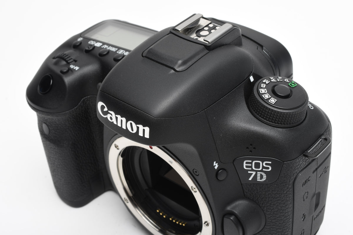 Canon EOS 7D Mark II DSLR Body w/batt, charger, Only 298 Acts!! Mint-