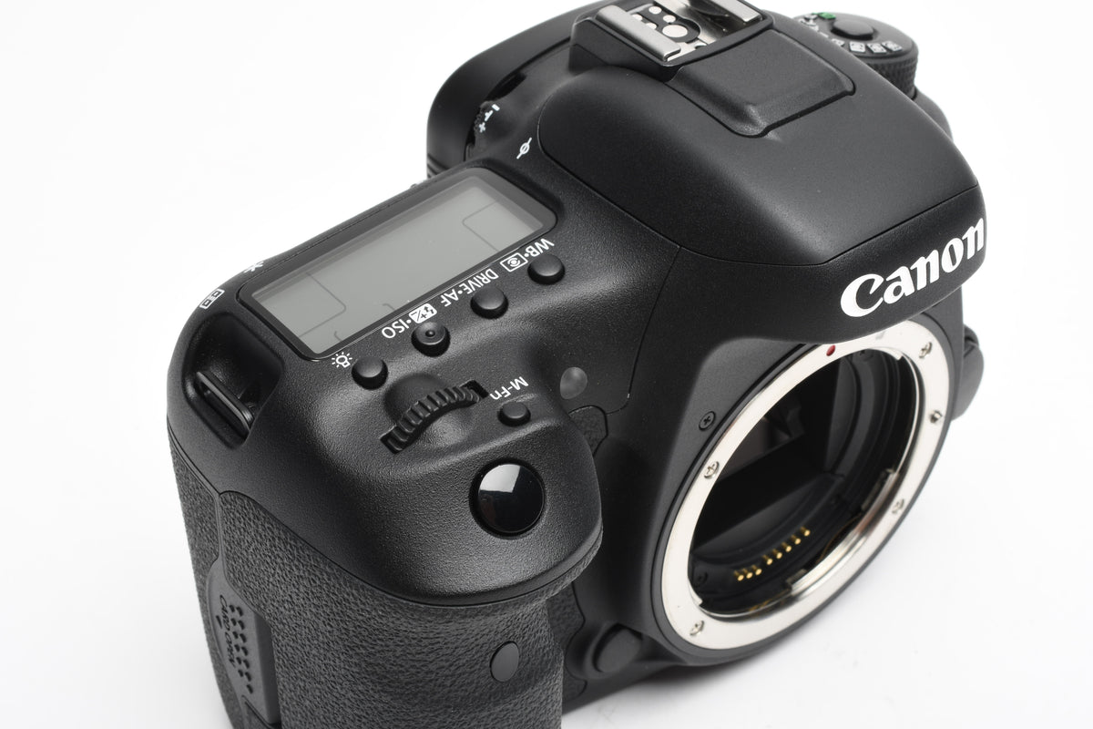Canon EOS 7D Mark II DSLR Body w/batt, charger, Only 298 Acts!! Mint-