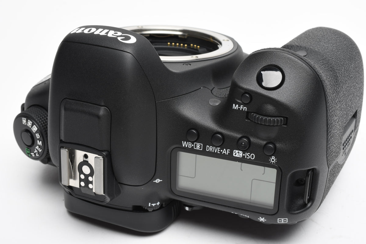 Canon EOS 7D Mark II DSLR Body w/batt, charger, Only 298 Acts!! Mint-