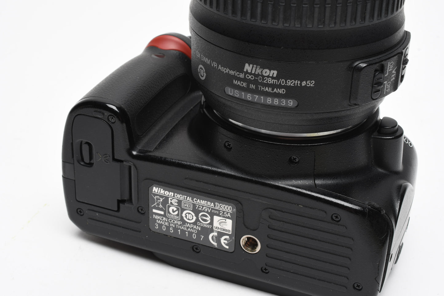 Nikon D3000 DSLR w/AFS 18-55mm f3.5-5.6G VR, batt+charger+books, Great!