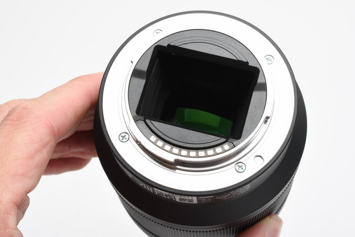 Sony FE 28-70mm f3.5-5.6 OSS E-Mount lens SEL2870, caps, hood, Very clean