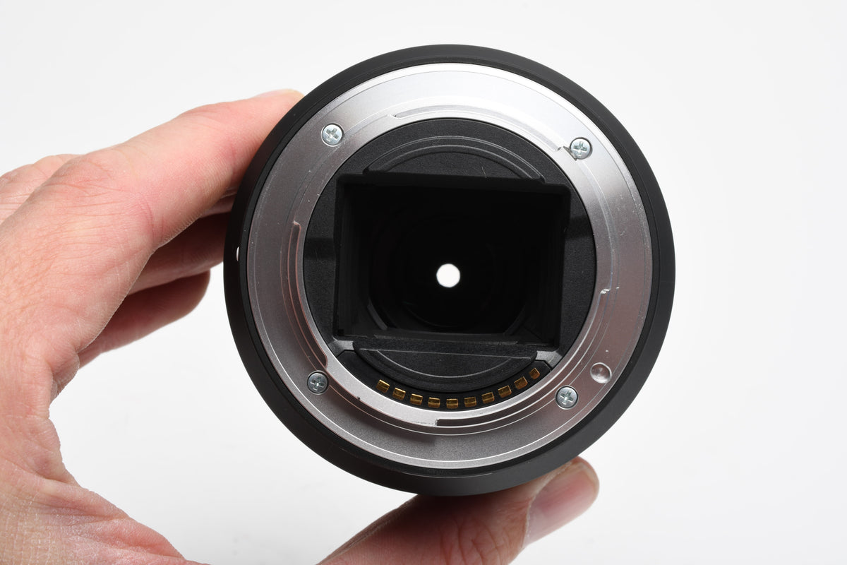 Sony FE 28-70mm f3.5-5.6 OSS E-Mount lens SEL2870, caps, hood, Very clean