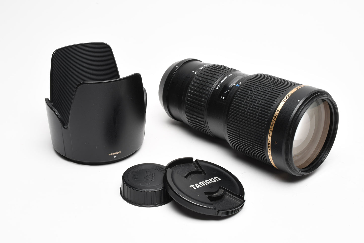 Tamron AF 70-200mm f2.8 IF Macro telephoto zoom A001 for Nikon + Hood