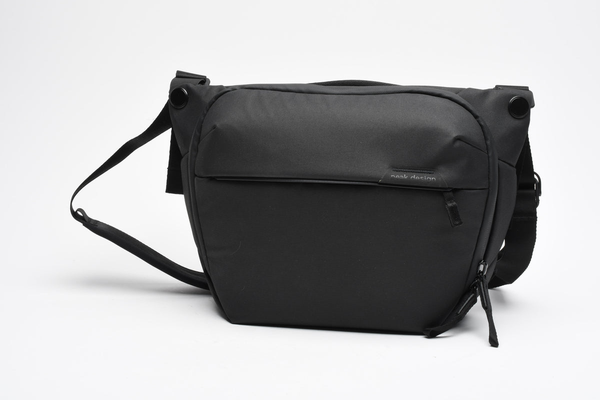 Peak Design 6L Black Everyday Sling Camera bag, Mint-, Barely Used