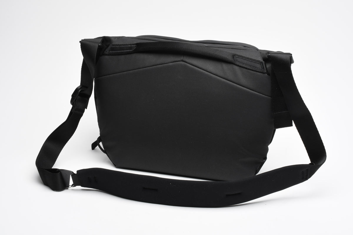 Peak Design 6L Black Everyday Sling Camera bag, Mint-, Barely Used