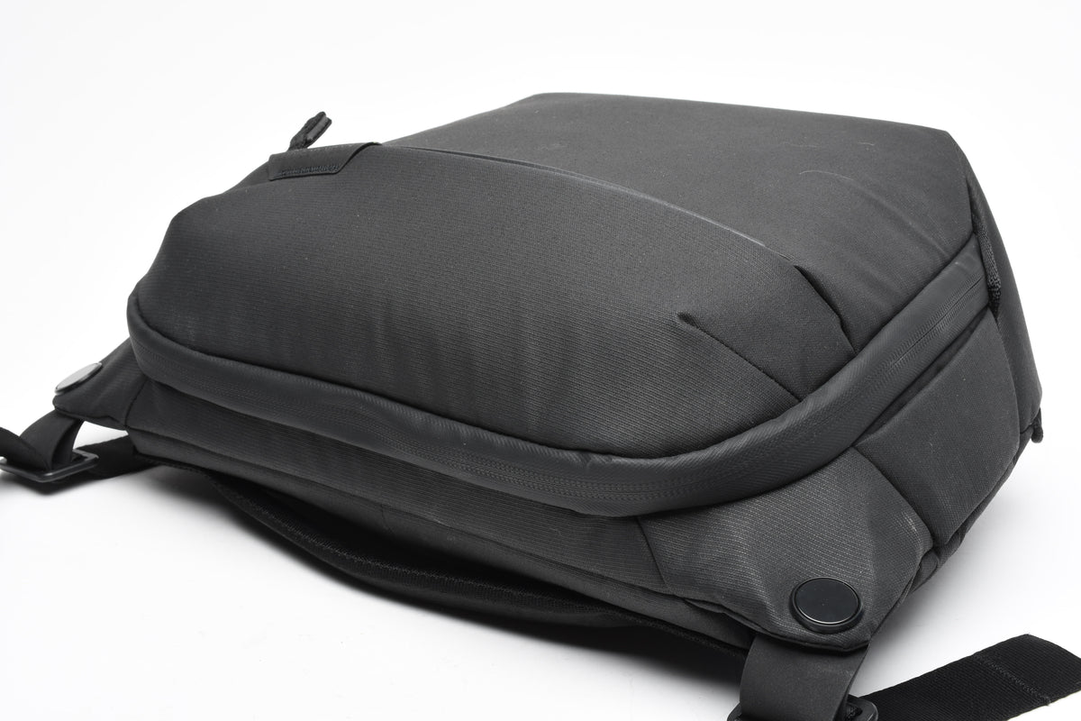 Peak Design 6L Black Everyday Sling Camera bag, Mint-, Barely Used