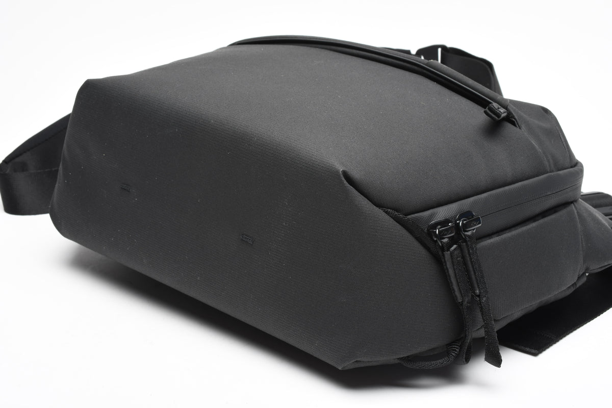 Peak Design 6L Black Everyday Sling Camera bag, Mint-, Barely Used