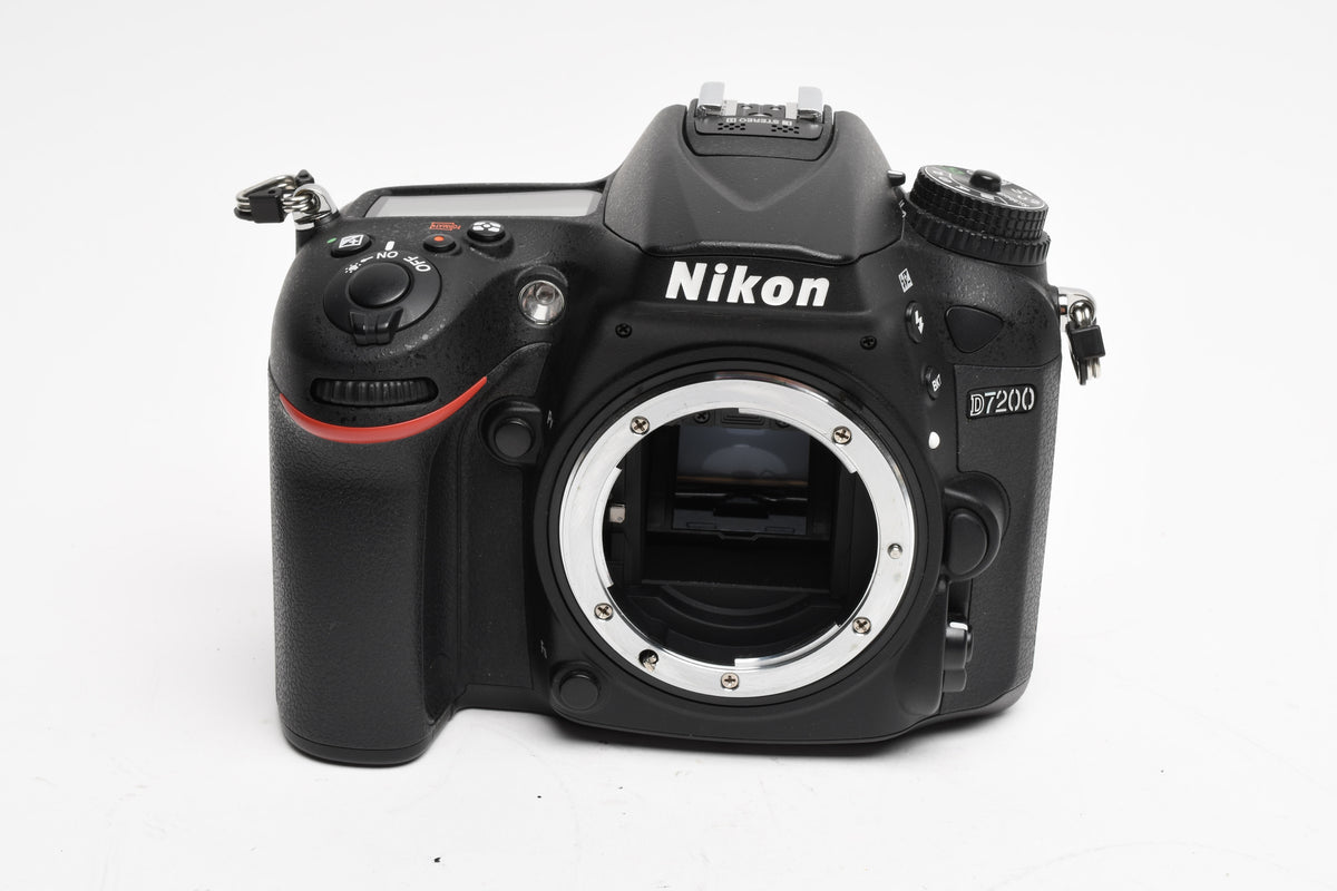 Nikon D7200 w/18-140mm VR Kit in Box Only 1514 Acts, Great!