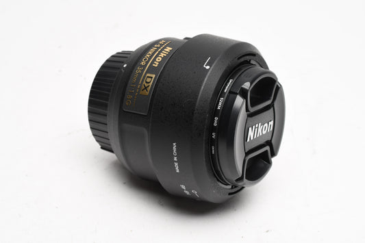 Nikon AF-S Nikkor 35mm f1.8G DX Lens w/ Hood, Pouch
