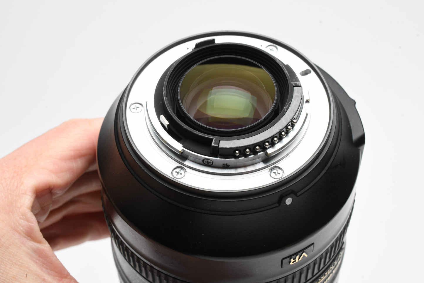 Nikon AF-S Nikkor 28-300mm f3.5-5.6G ED VR zoom, Hood, USA