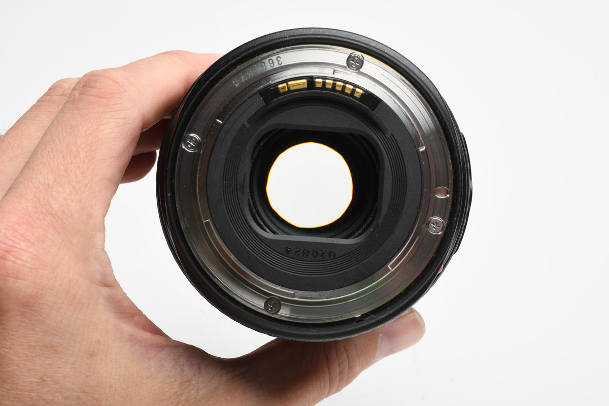 Canon EF 24-105mm f4L IS USM zoom lens, Caps, Clean and sharp!