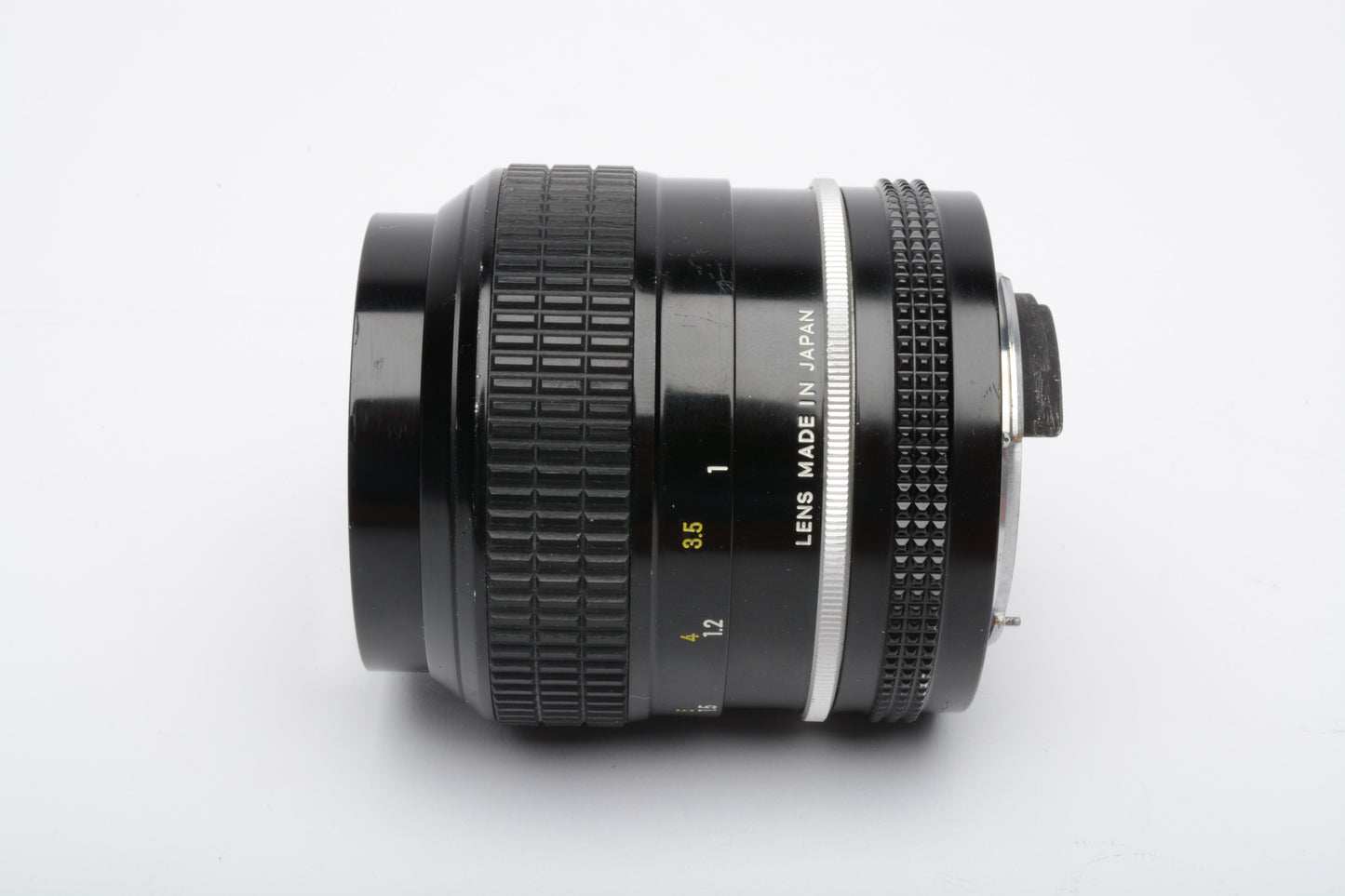 Nikon Nikkor Non-AI 105mm F2.5 Portrait Lens, caps, clean & sharp