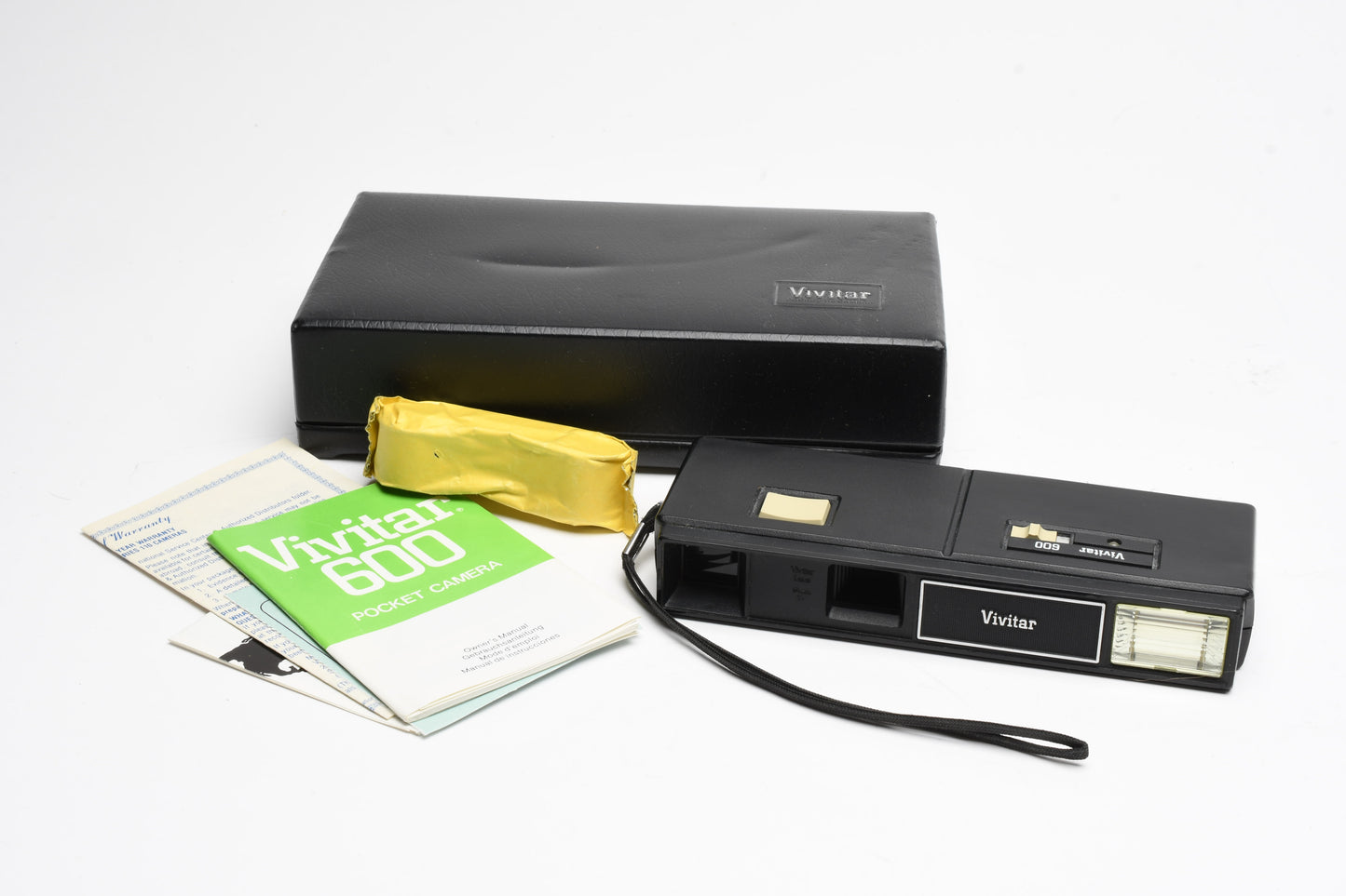 Vivitar 600 110 camera w/1X roll of film in jewel case, clean