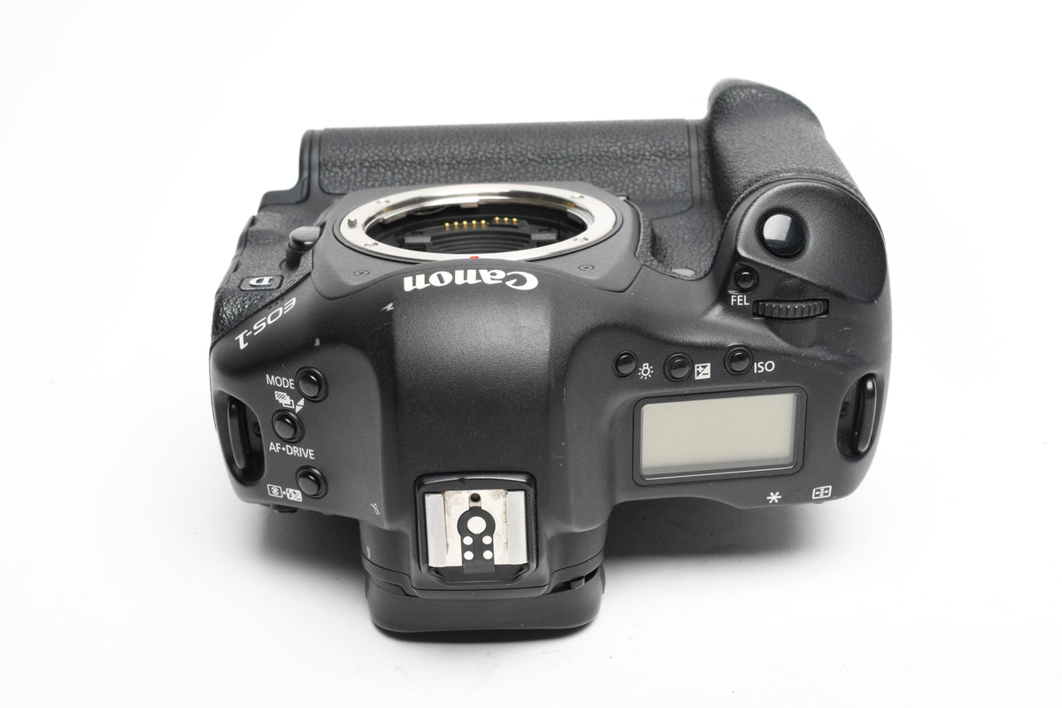 Canon EOS 1D Mark IV w/2Batts, charger, manual, Only 28K Acts!