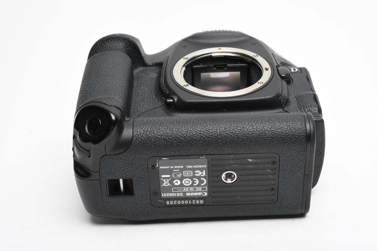 Canon EOS 1D Mark IV w/2Batts, charger, manual, Only 28K Acts!
