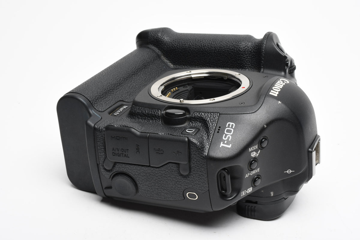 Canon EOS 1D Mark IV w/2Batts, charger, manual, Only 28K Acts!