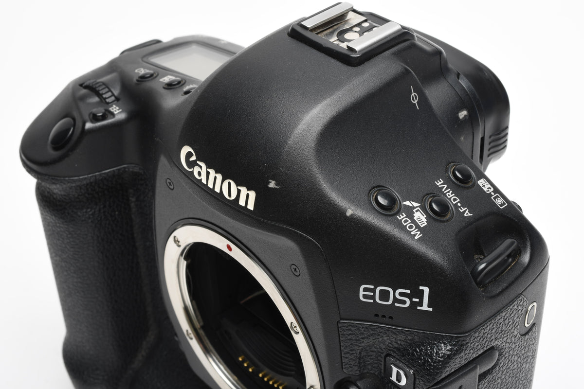 Canon EOS 1D Mark IV w/2Batts, charger, manual, Only 28K Acts!