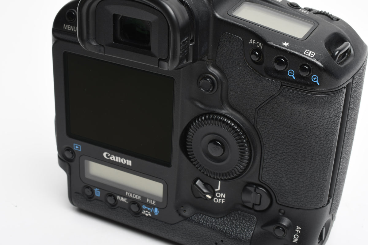 Canon EOS 1D Mark IV w/2Batts, charger, manual, Only 28K Acts!