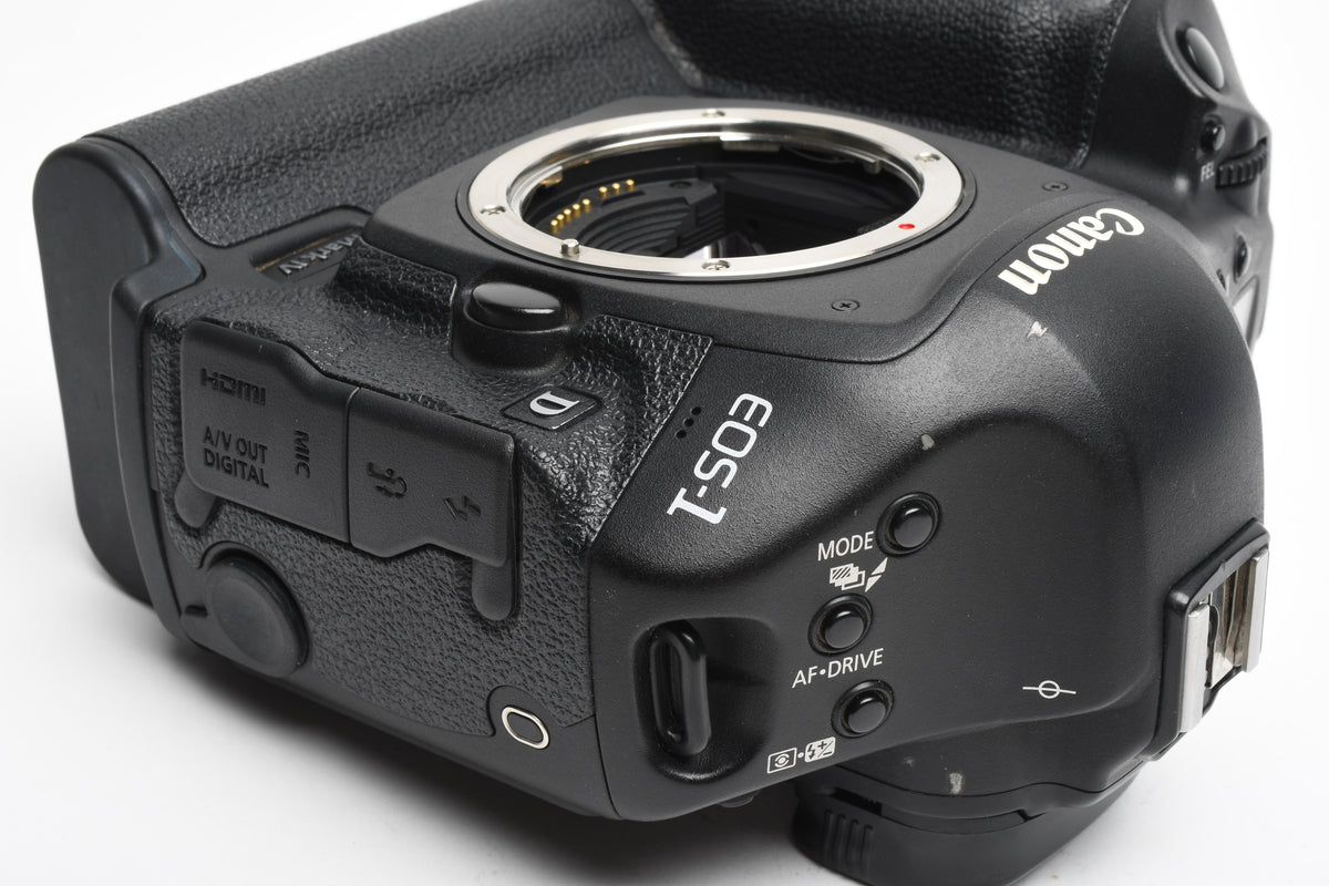 Canon EOS 1D Mark IV w/2Batts, charger, manual, Only 28K Acts!