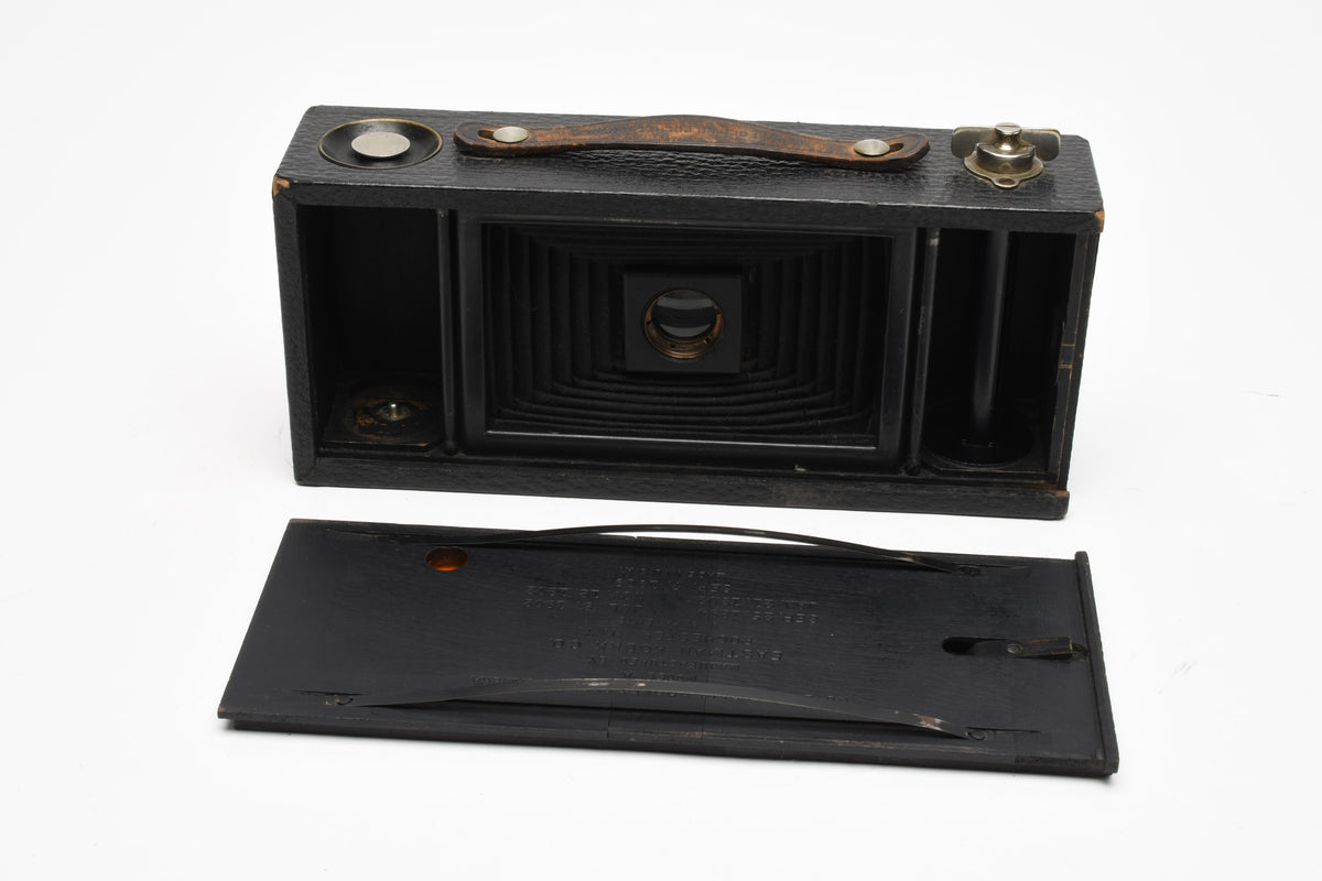 Kodak No. 2A Folding Pocket Brownie 116 film, vintage, Nice and clean, Red Bellows