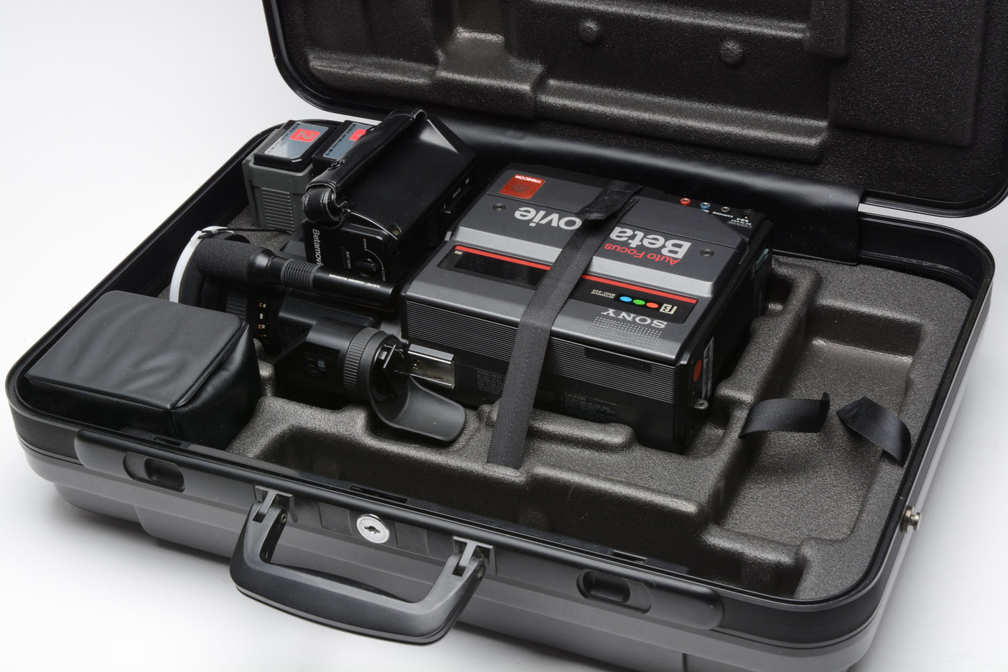 Sony Betamovie BMC-220 w/2Batts & case, No power supply