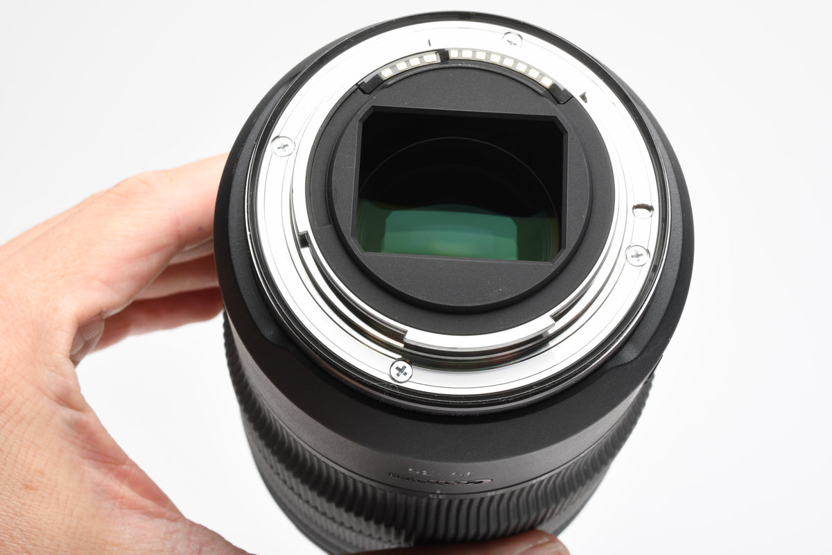 Canon RF 15-35mm f2.8 zoom lens w/Hood, Caps, B+W UV, Mint- USA