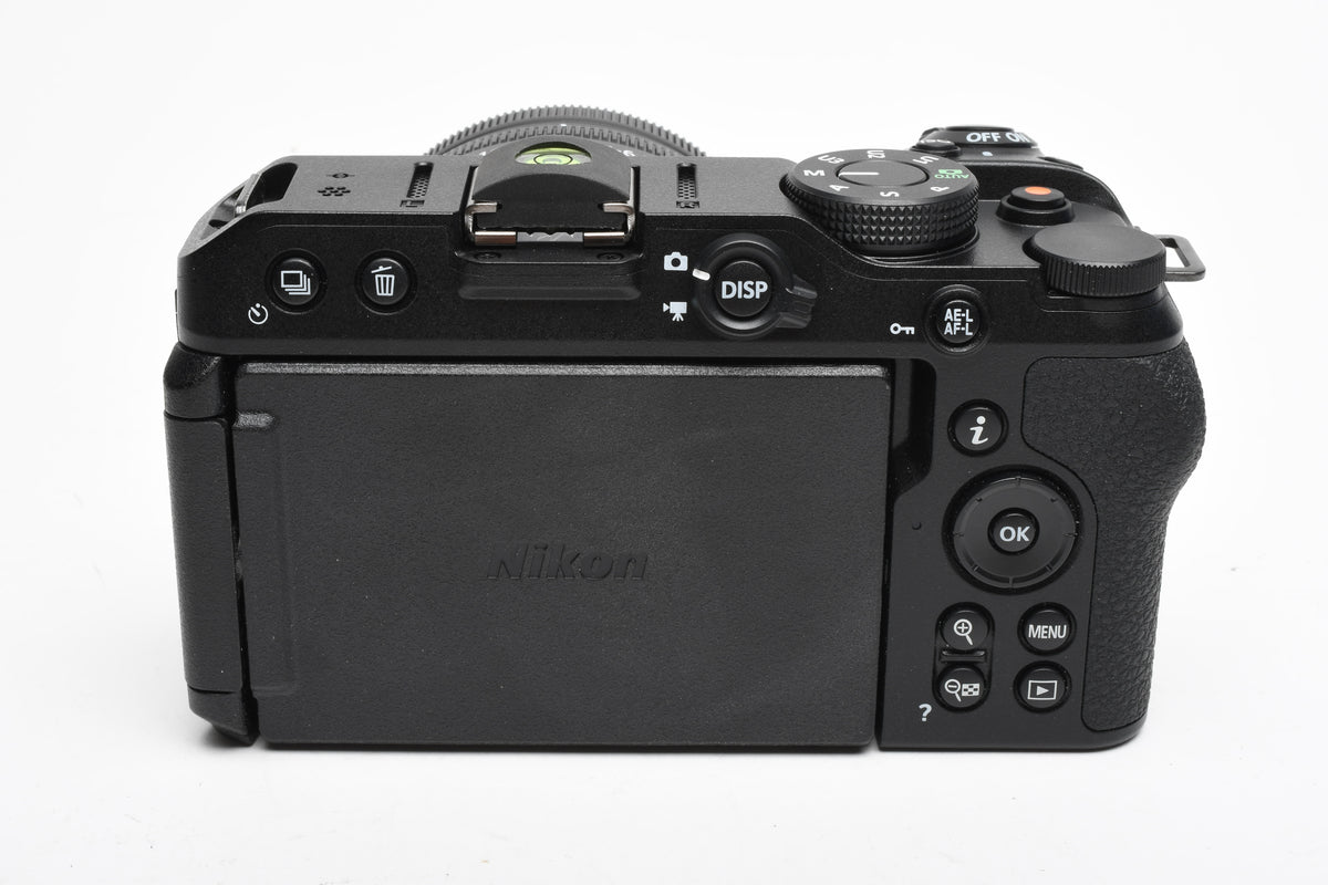 Nikon Z30 Mirrorless w/DX16-50mm f3.5-6.3 zoom, Only 75 Acts!! Mint