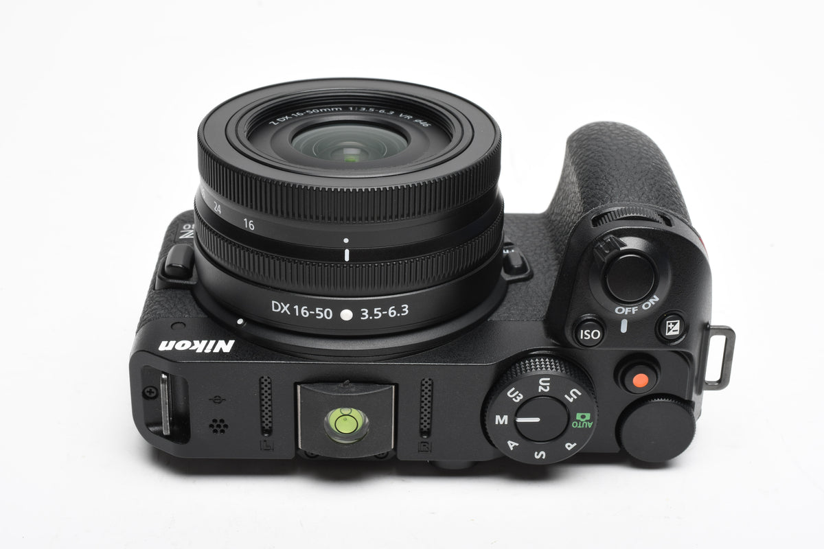Nikon Z30 Mirrorless w/DX16-50mm f3.5-6.3 zoom, Only 75 Acts!! Mint