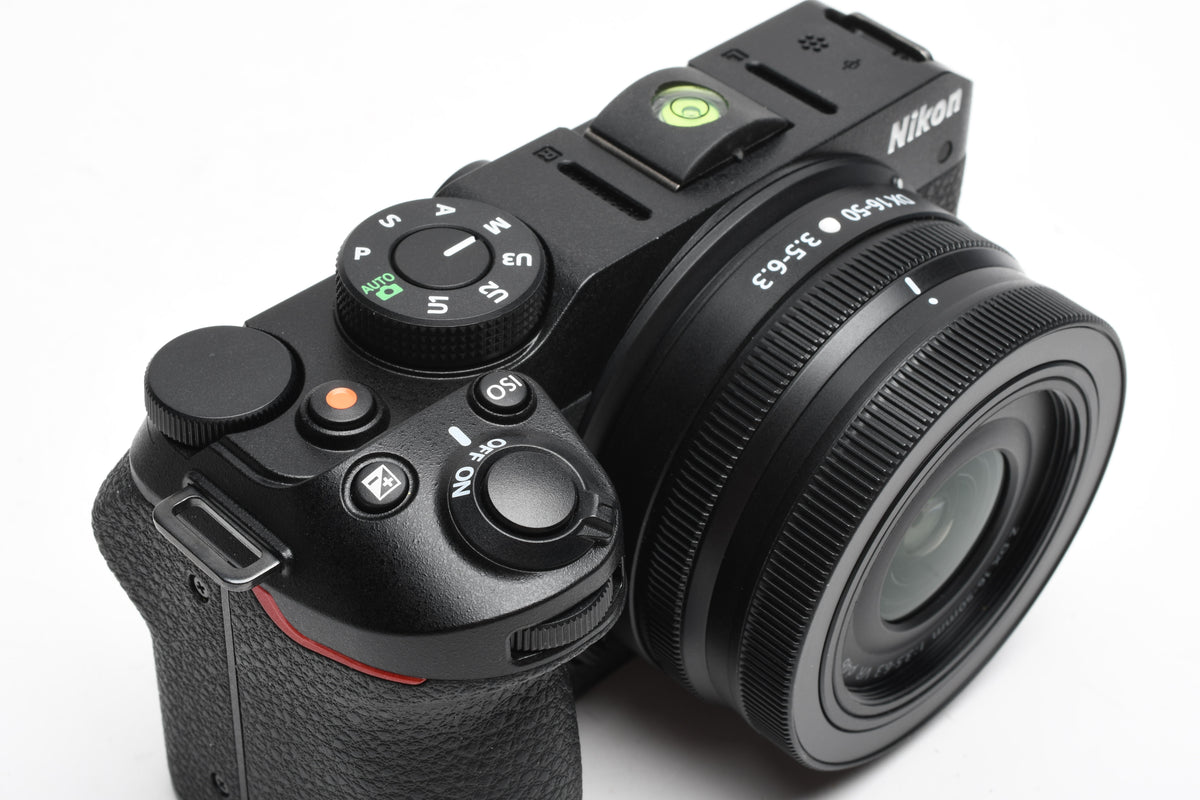 Nikon Z30 Mirrorless w/DX16-50mm f3.5-6.3 zoom, Only 75 Acts!! Mint