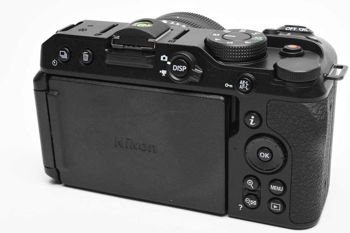 Nikon Z30 Mirrorless w/DX16-50mm f3.5-6.3 zoom, Only 75 Acts!! Mint
