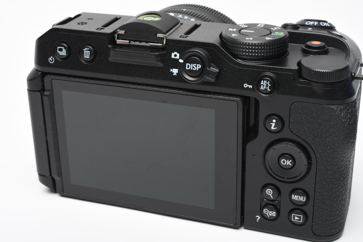 Nikon Z30 Mirrorless w/DX16-50mm f3.5-6.3 zoom, Only 75 Acts!! Mint