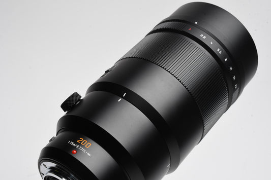 Panasonic Leica DG Elmarit  200mm f2.8 w/hood, caps, tripod mount, pouch, Mint-