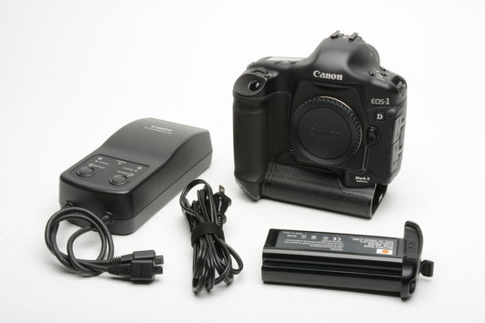 Canon EOS-1D Mark II DSLR Camera Body, batt, AC adapter charger, VERY clean