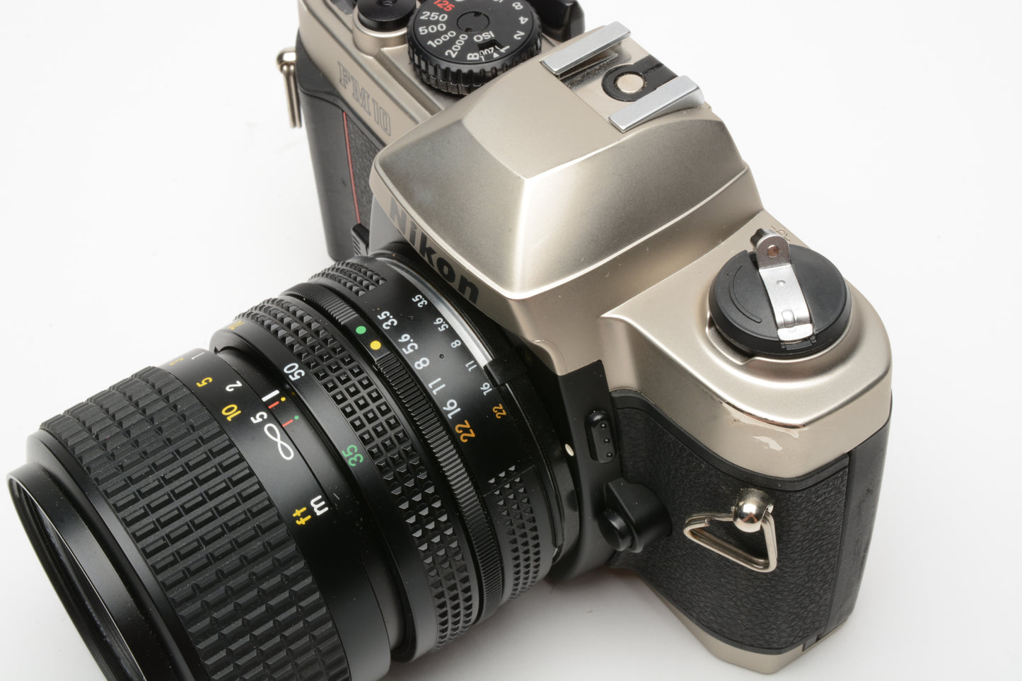 Nikon FM-10 35mm SLR w/35-70mm f3.5-4.8 zoom lens, cap+strap+case, Clean!